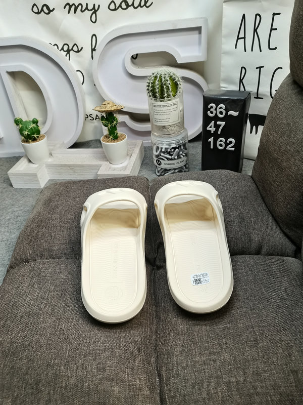 Tênis- Adidas SuperStar Slide- Bege