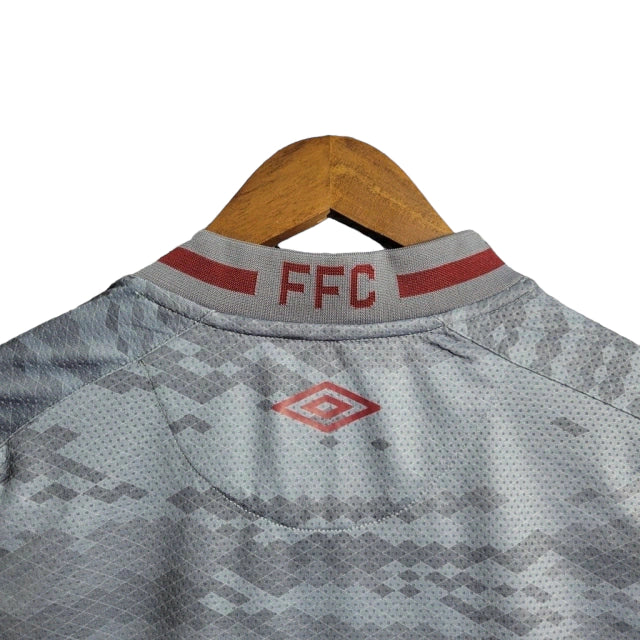 Camisa Fluminense III 21/22 - Umbro Masculina - Cinza com detalhes em vinho